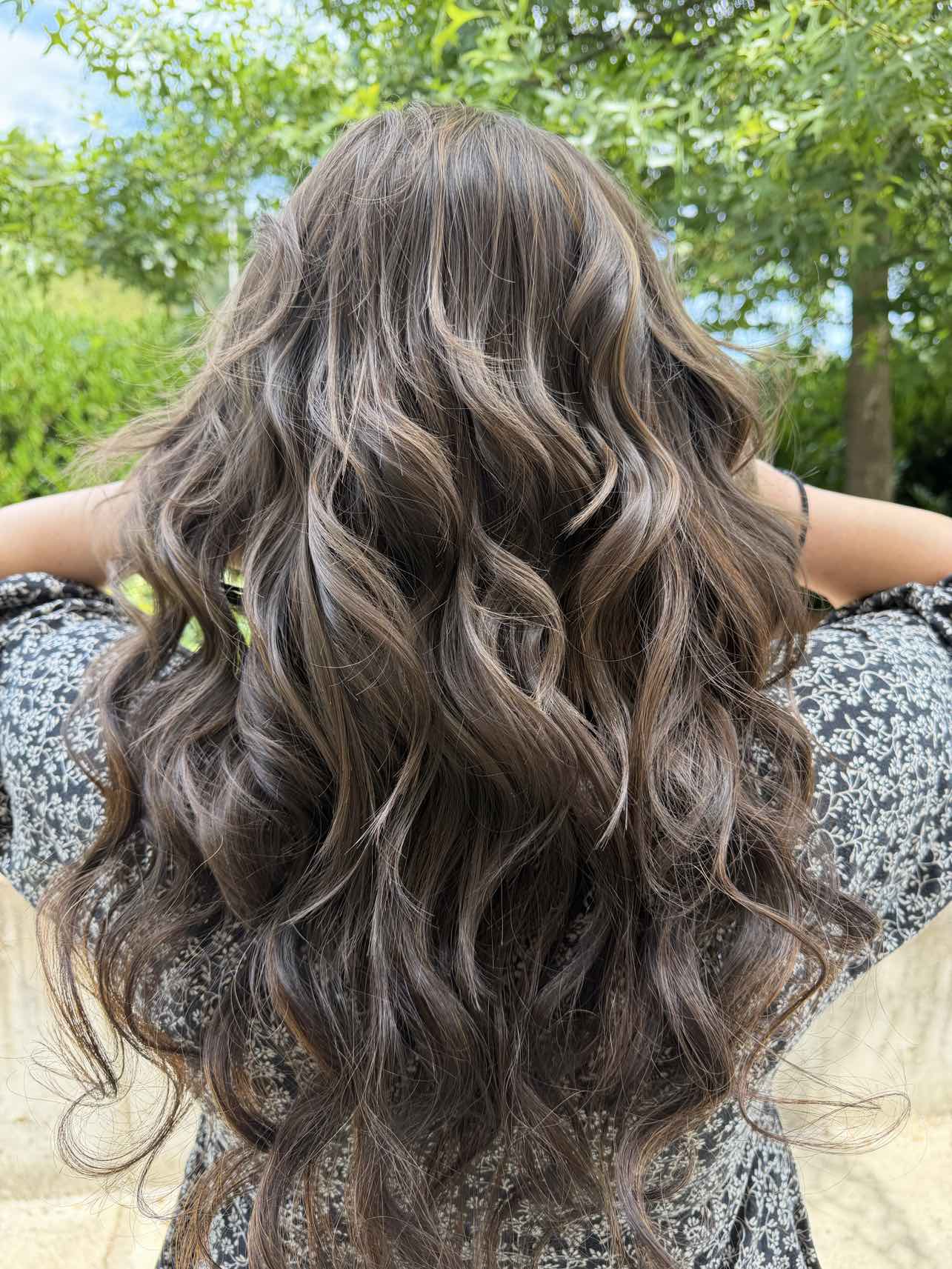 Dimensional brunette hair in long beachy waves